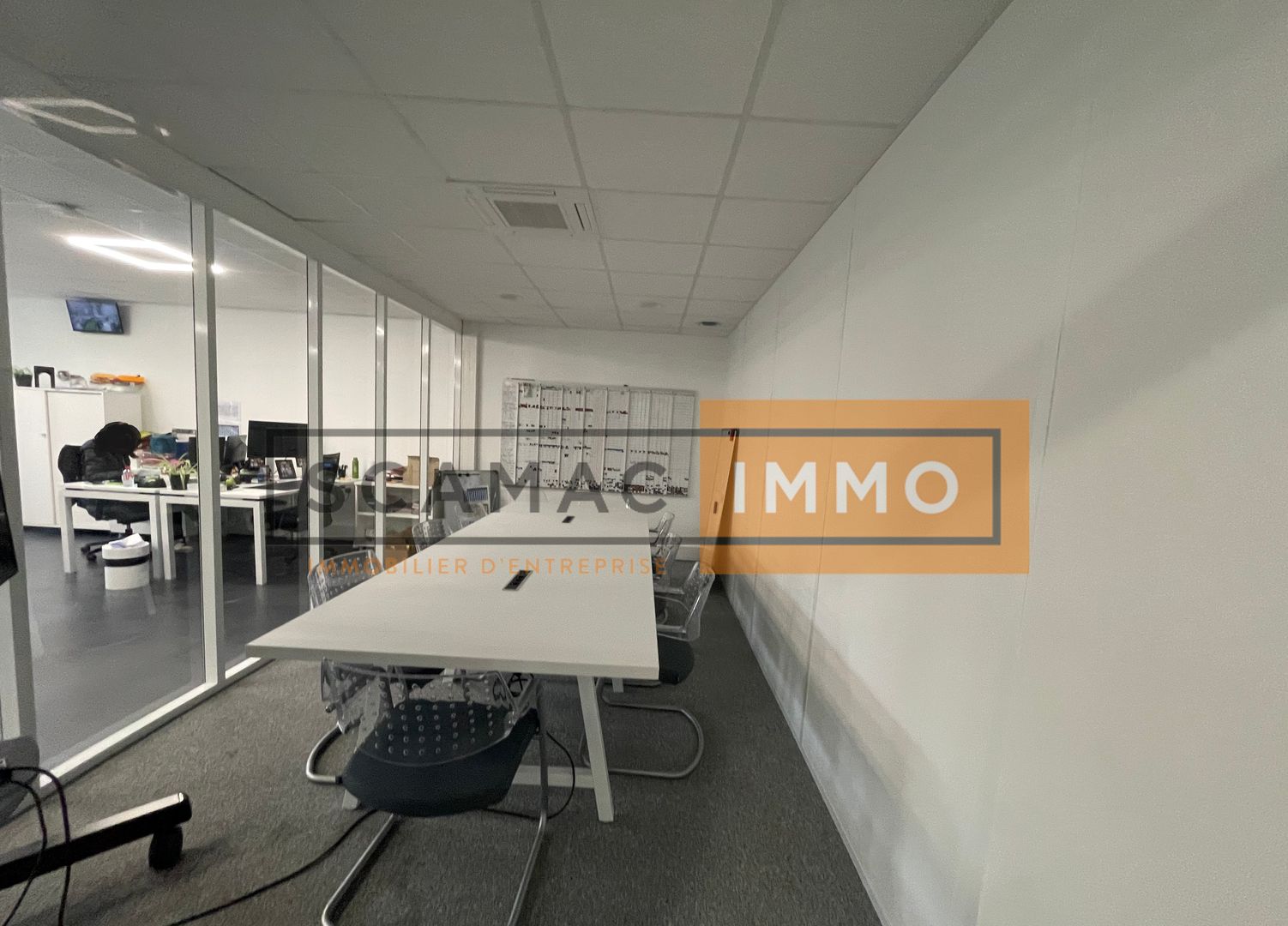 local d'activités de 350m², Lognes (Seine-et-Marne)