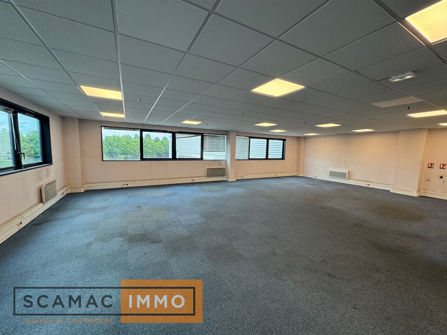 entrepôt de 6&nbsp;407m², Combs-la-Ville (Seine-et-Marne)