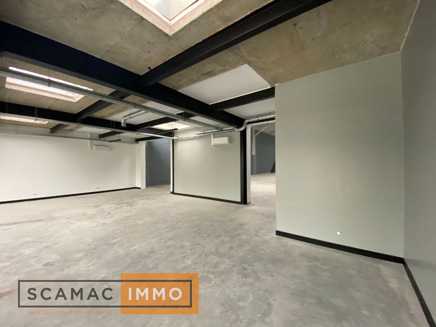 local d'activités de 655m², Vaux-le-Pénil (Seine-et-Marne)