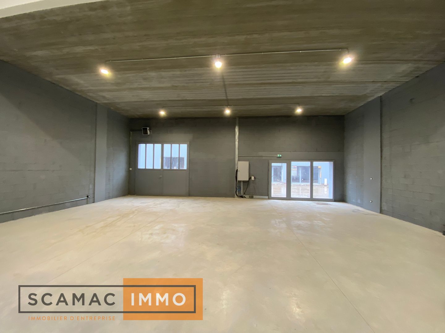 local d'activités de 655m², Vaux-le-Pénil (Seine-et-Marne)