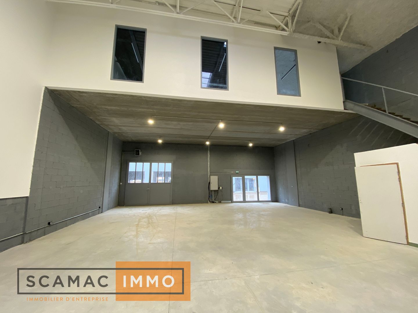 local d'activités de 655m², Vaux-le-Pénil (Seine-et-Marne)