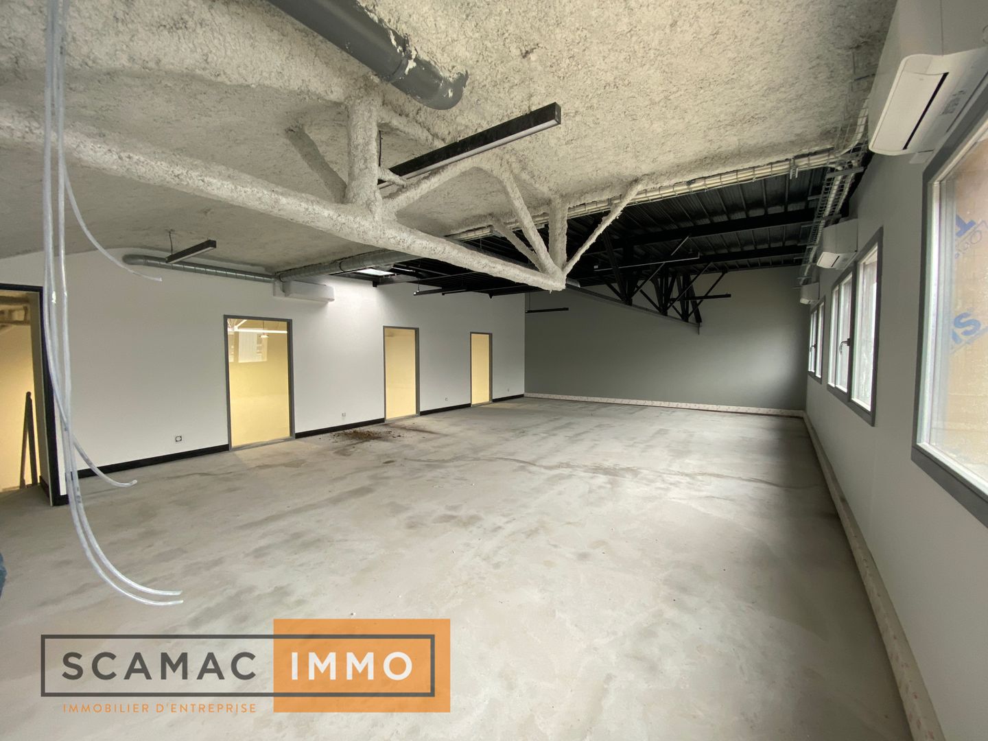 local d'activités de 655m², Vaux-le-Pénil (Seine-et-Marne)