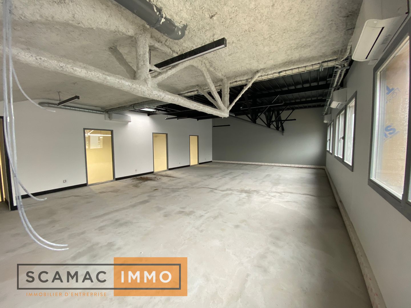 local d'activités de 655m², Vaux-le-Pénil (Seine-et-Marne)