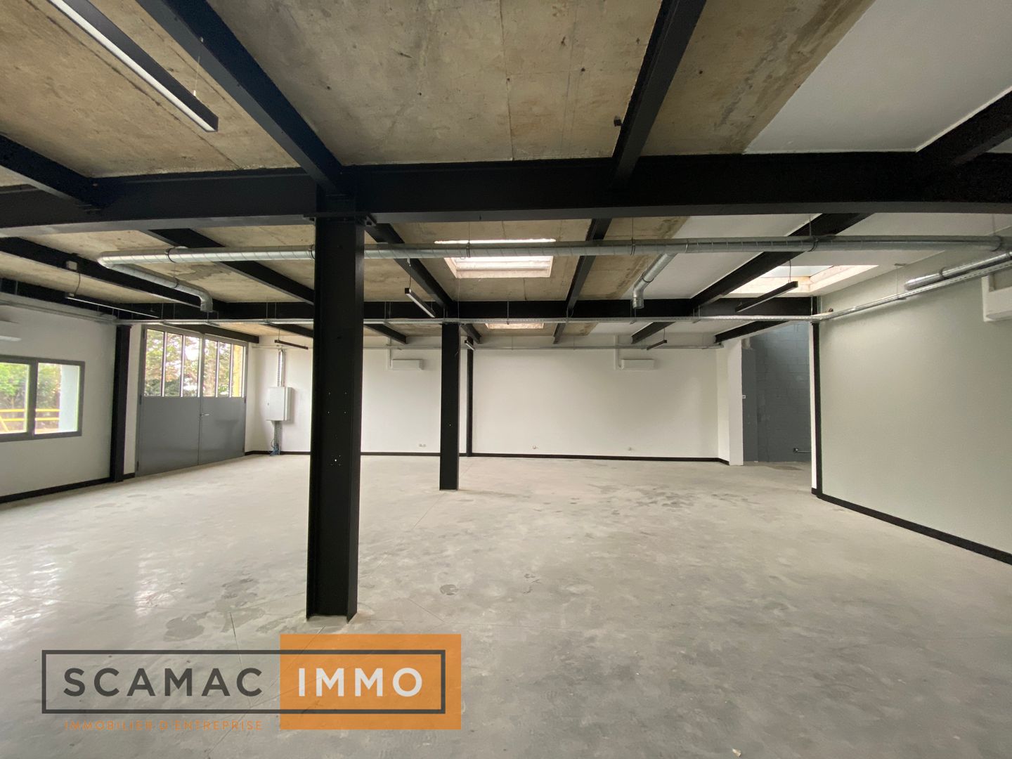 local d'activités de 346m², Vaux-le-Pénil (Seine-et-Marne)