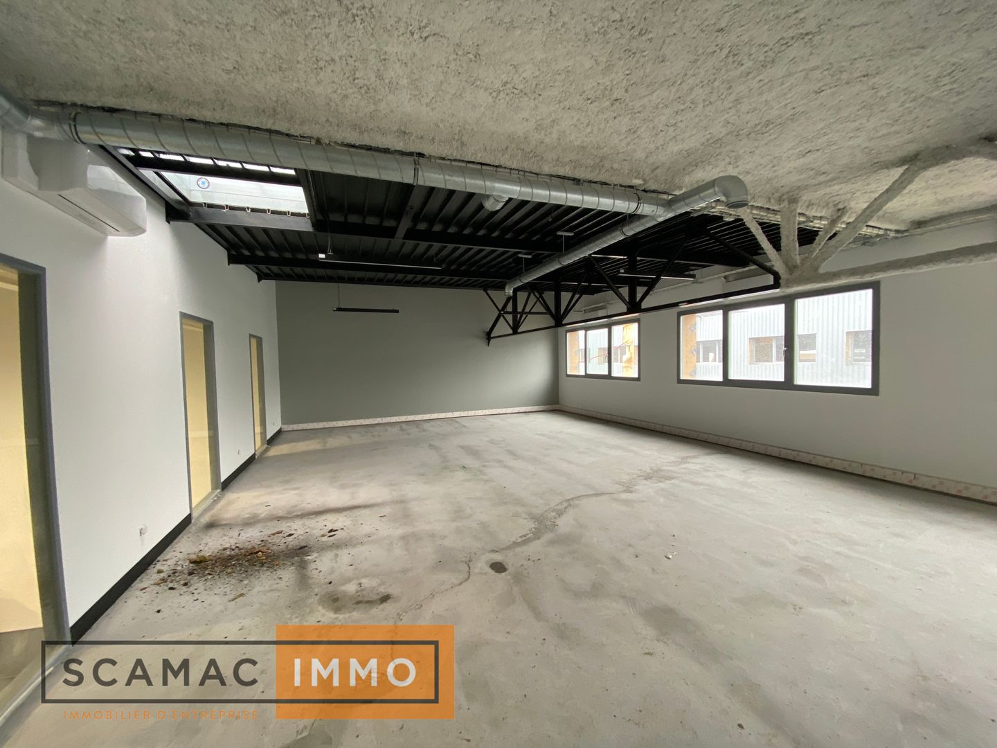 local d'activités de 346m², Vaux-le-Pénil (Seine-et-Marne)