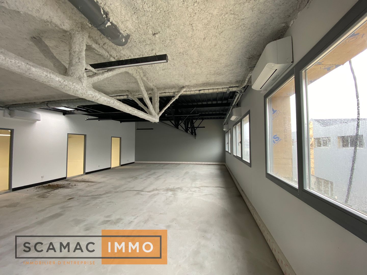 local d'activités de 1 158m², Vaux-le-Pénil (Seine-et-Marne)