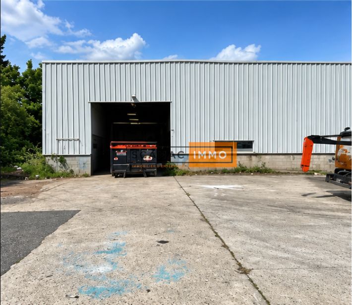 local d'activités de 700m², Saint-Ouen-l'Aumône (Val-d'Oise)