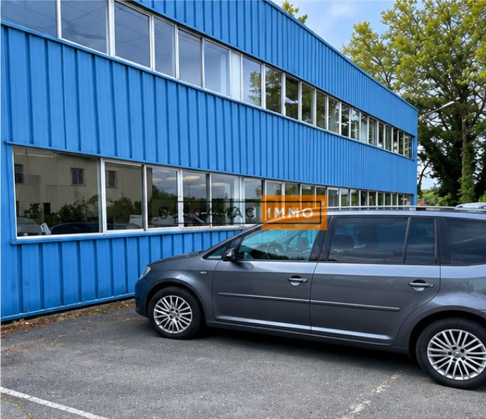local d'activités de 700m², Saint-Ouen-l'Aumône (Val-d'Oise)