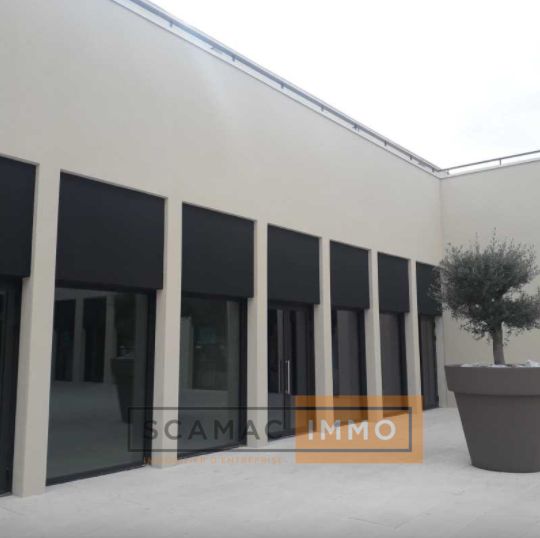 local commercial de 188m², Istres (Bouches-du-Rhône)