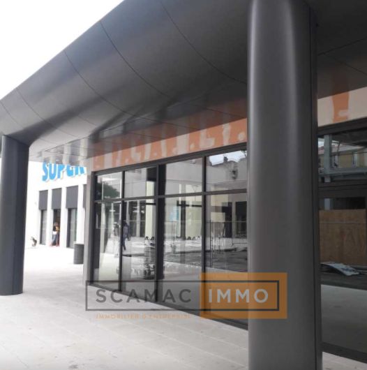 local commercial de 129m², Istres (Bouches-du-Rhône)