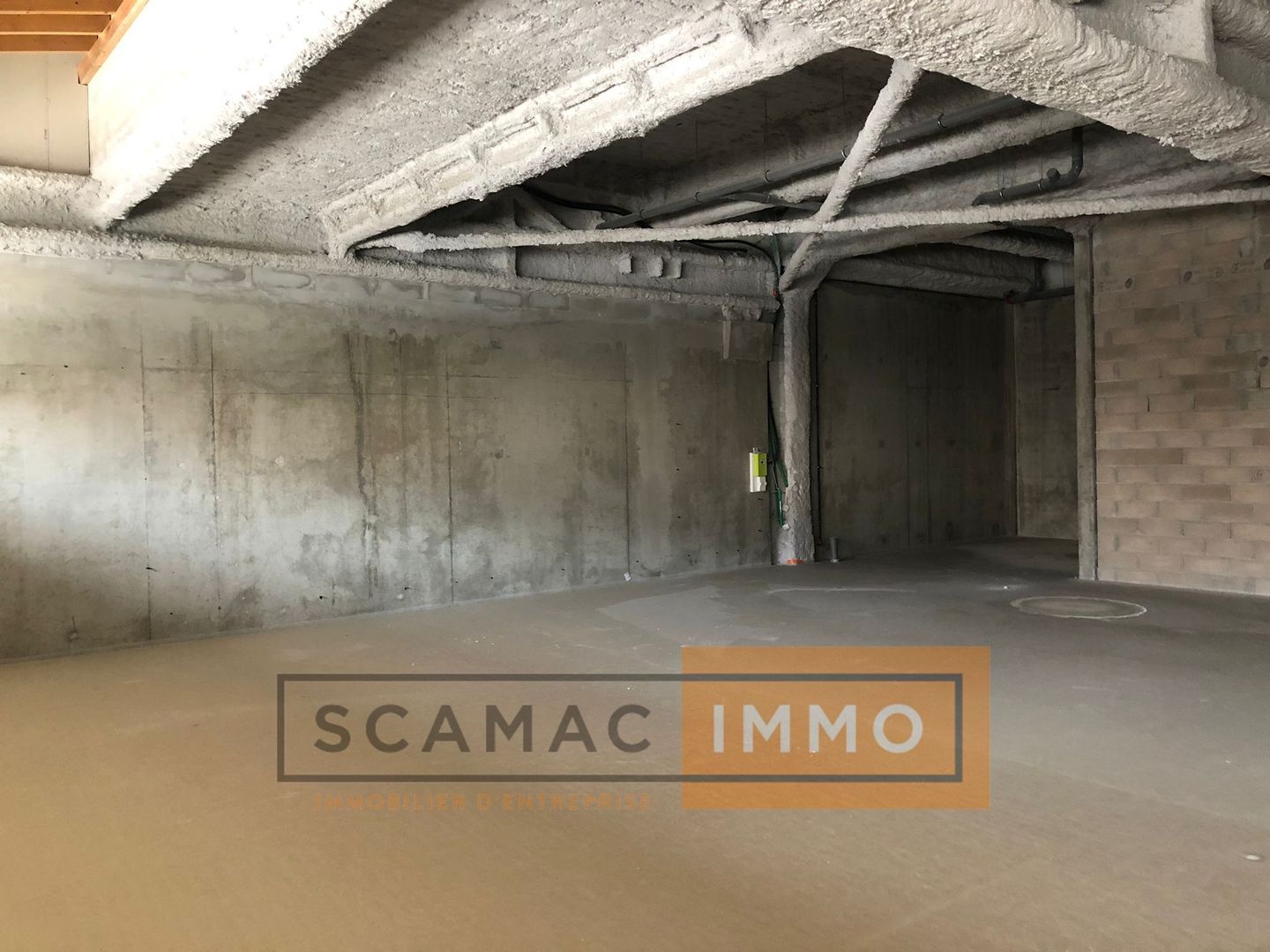local commercial de 446m², Istres (Bouches-du-Rhône)