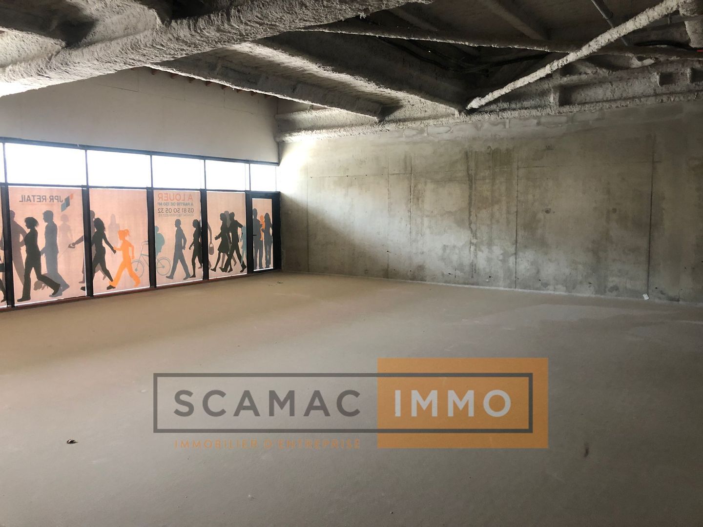 local commercial de 446m², Istres (Bouches-du-Rhône)