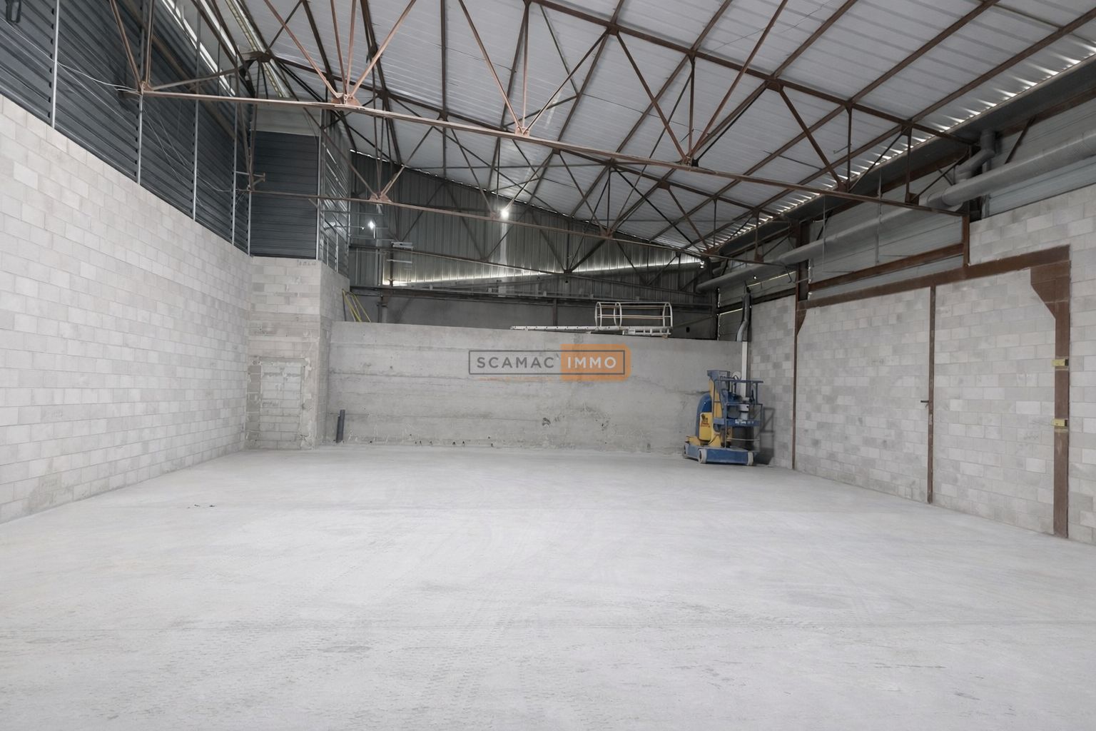 entrepôt de 200m², Sainte-Maxime (Var)