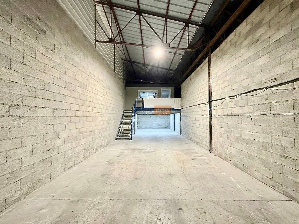entrepôt de 147m², Sainte-Maxime (Var)