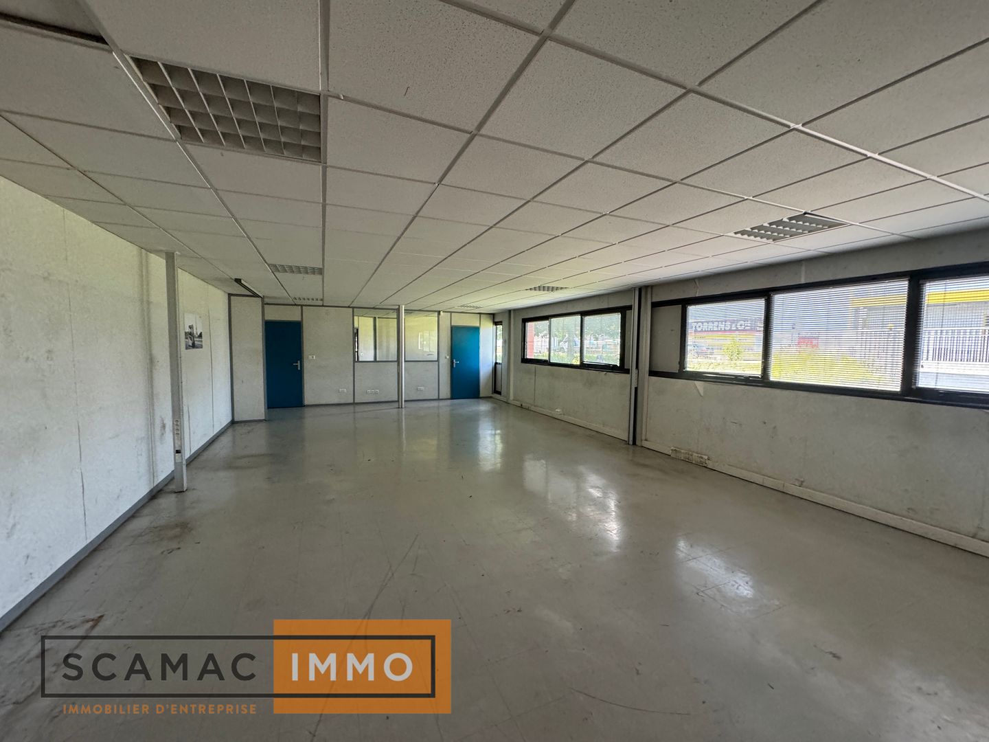 entrepôt de 2&nbsp;816m², Lisses (Essonne)