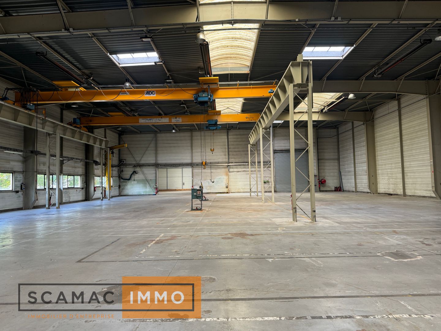 entrepôt de 2&nbsp;816m², Lisses (Essonne)