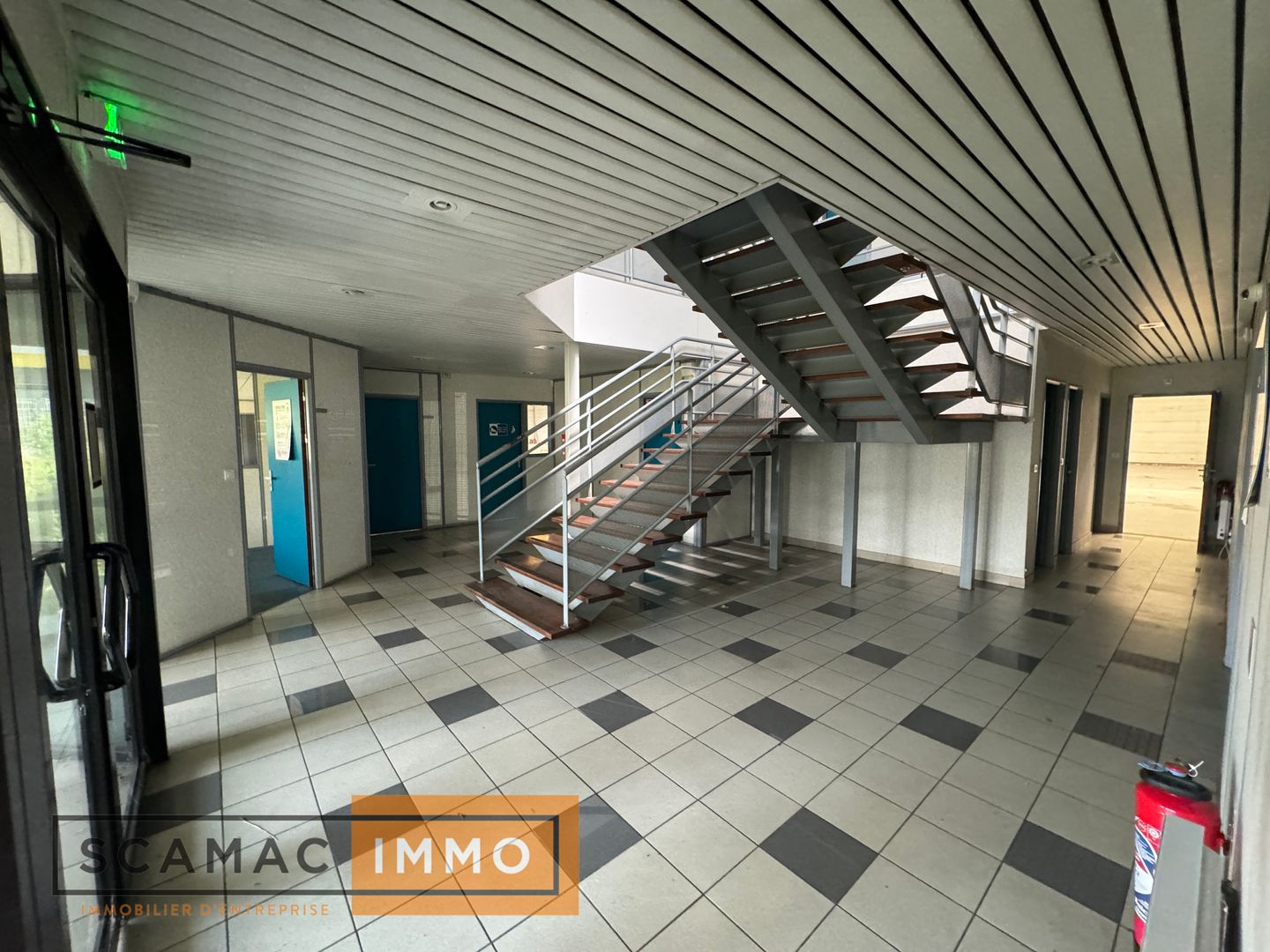 entrepôt de 2&nbsp;816m², Lisses (Essonne)