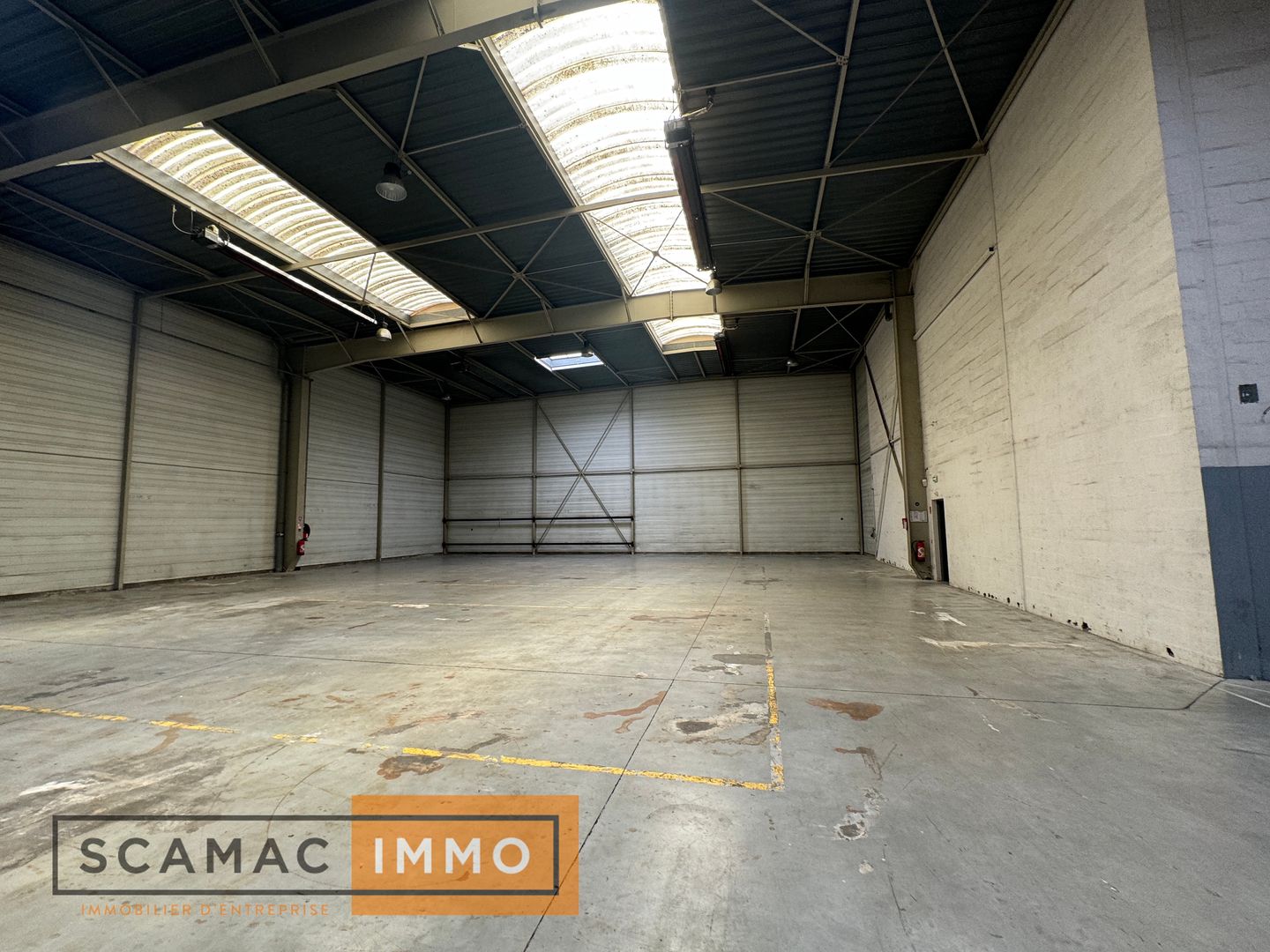 entrepôt de 2&nbsp;816m², Lisses (Essonne)