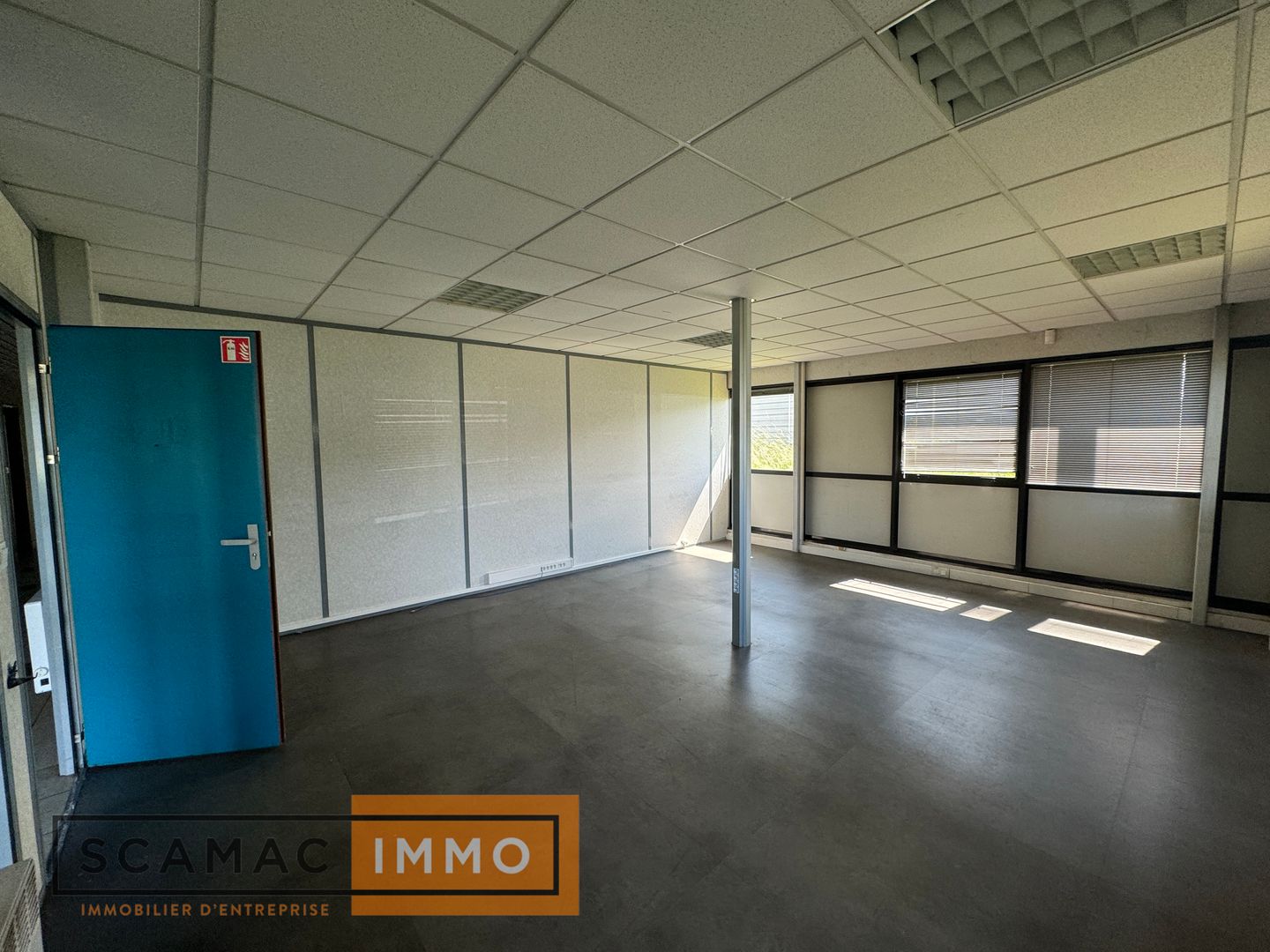 entrepôt de 2&nbsp;816m², Lisses (Essonne)
