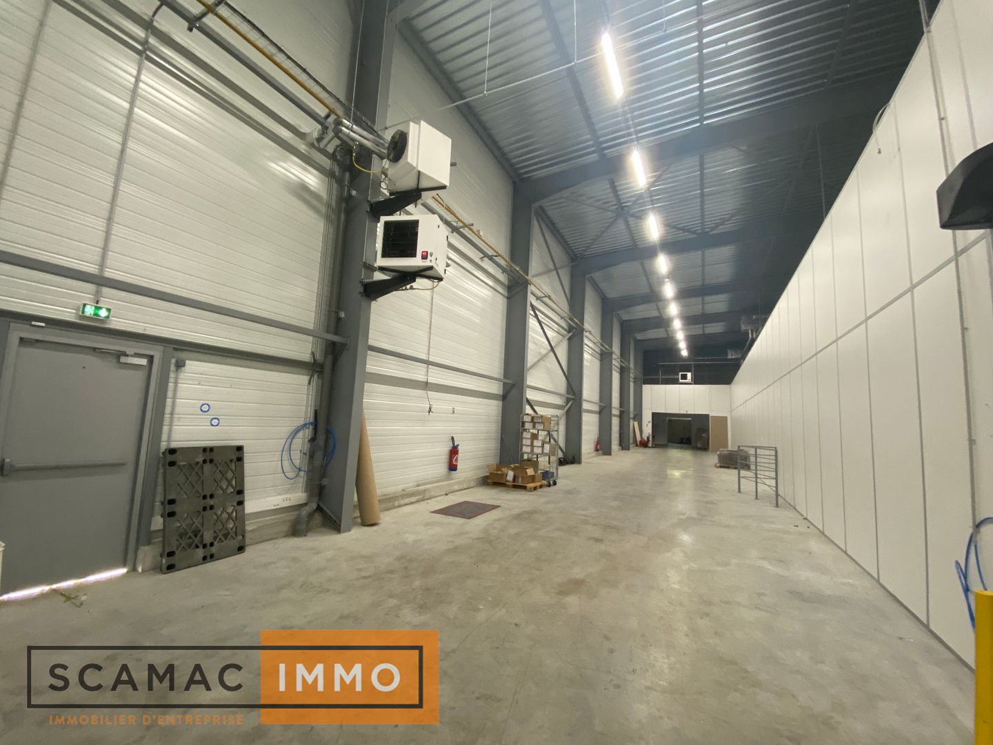 locaux mixtes de 2 262m², Vulaines-sur-Seine (Seine-et-Marne)
