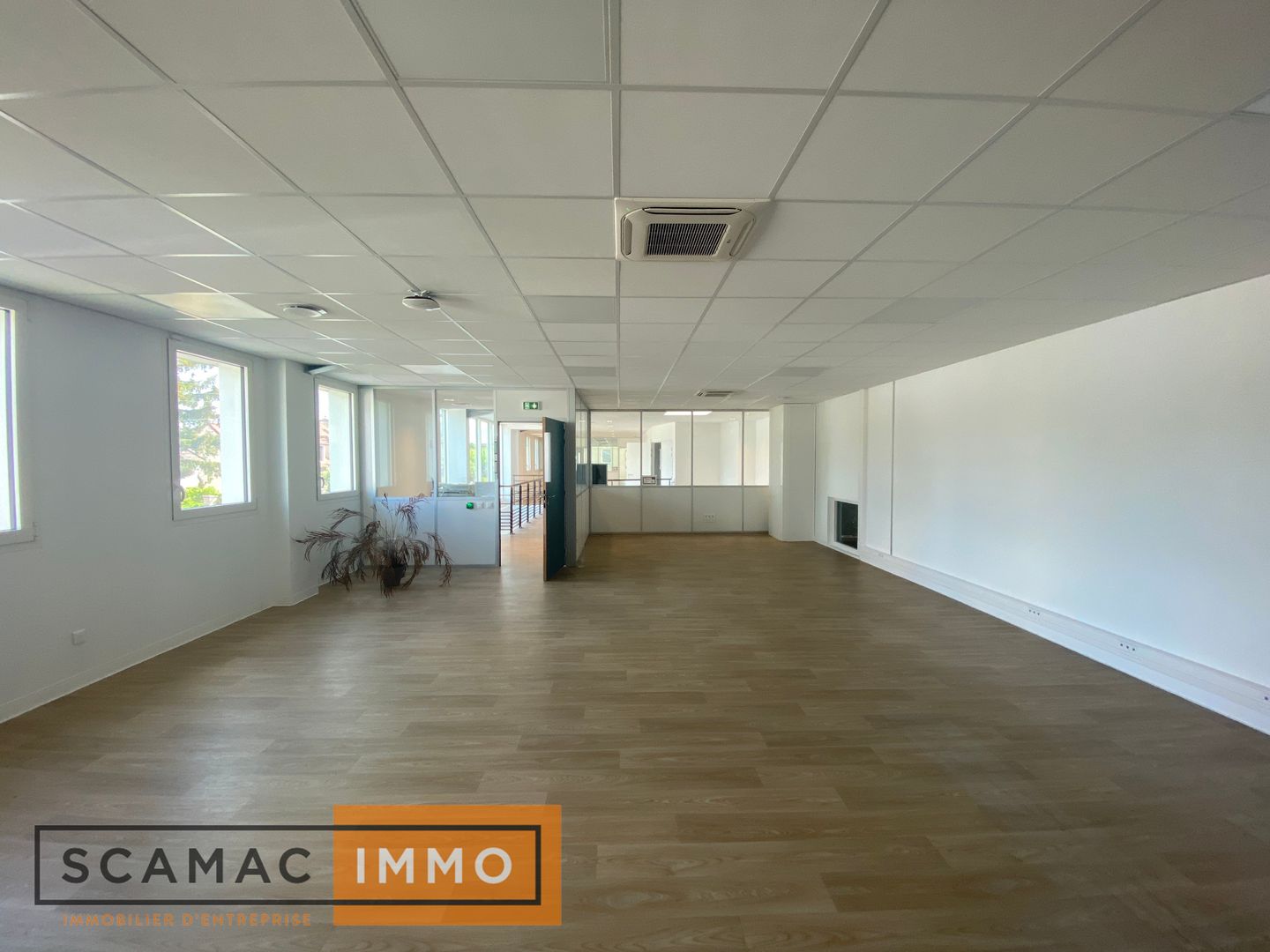 locaux mixtes de 2 262m², Vulaines-sur-Seine (Seine-et-Marne)