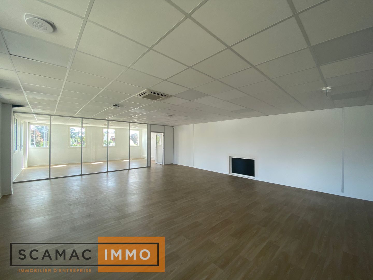locaux mixtes de 2 262m², Vulaines-sur-Seine (Seine-et-Marne)
