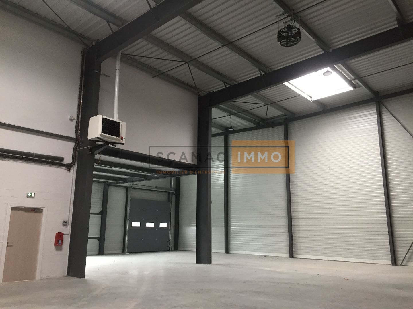 local d'activités de 1 143m², Flins-sur-Seine (Yvelines)