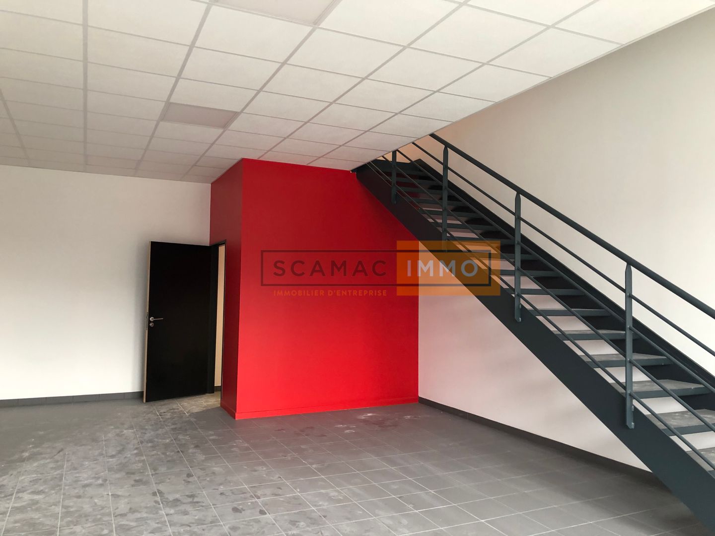 local d'activités de 1 143m², Flins-sur-Seine (Yvelines)