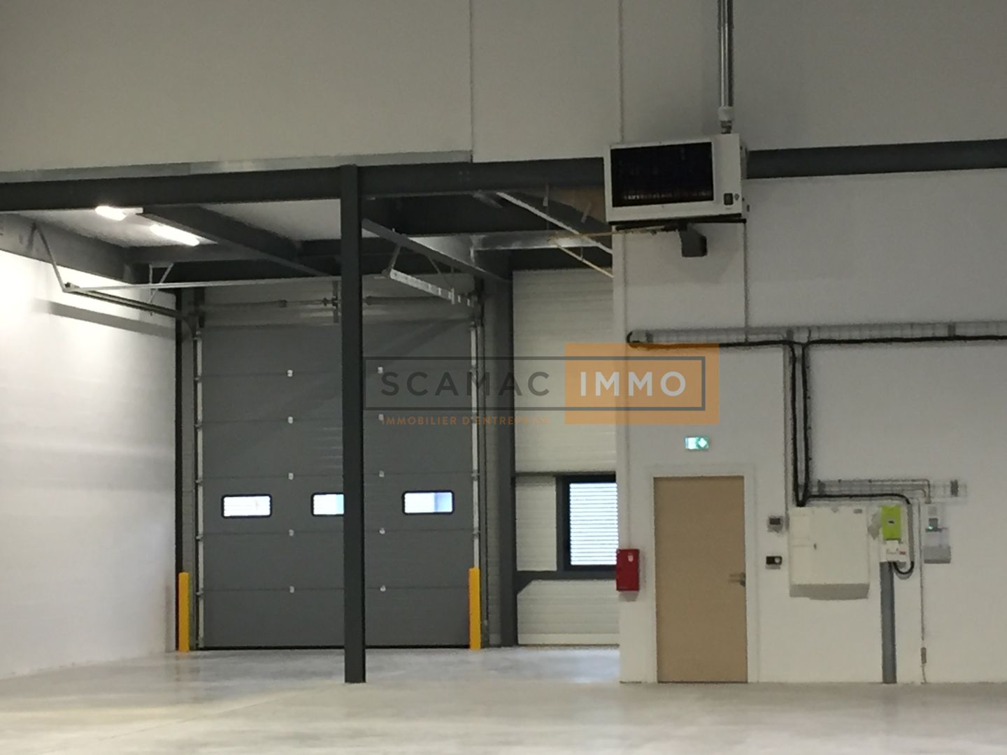 local d'activités de 1 143m², Flins-sur-Seine (Yvelines)