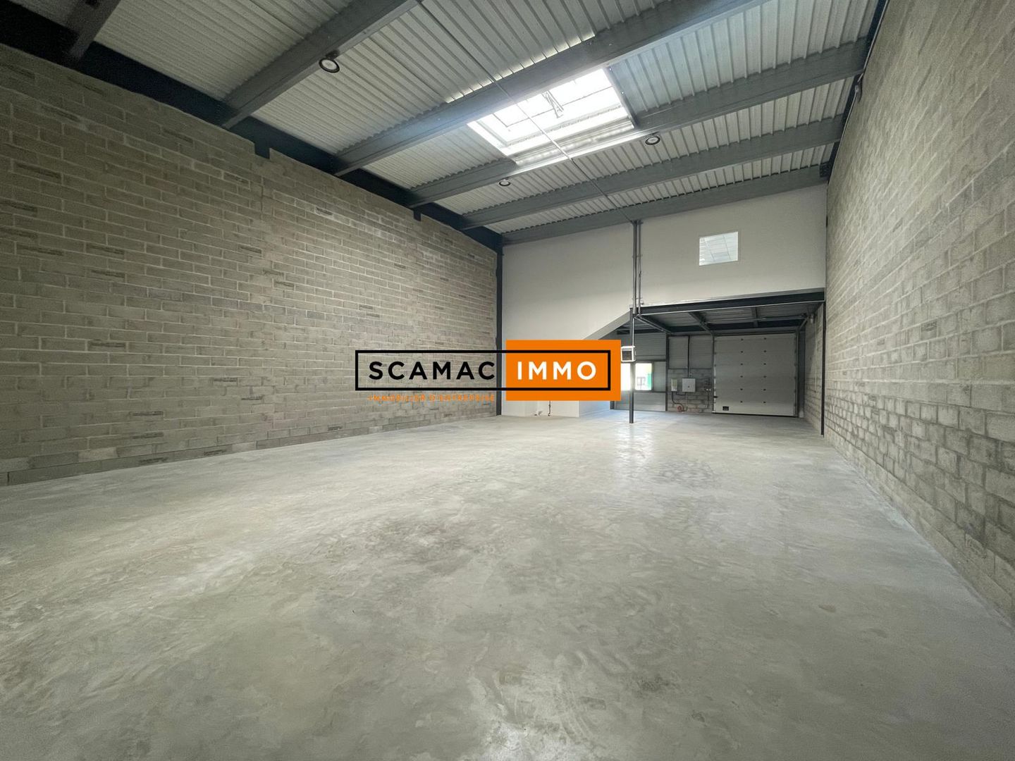 local d'activités de 457m², Flins-sur-Seine (Yvelines)