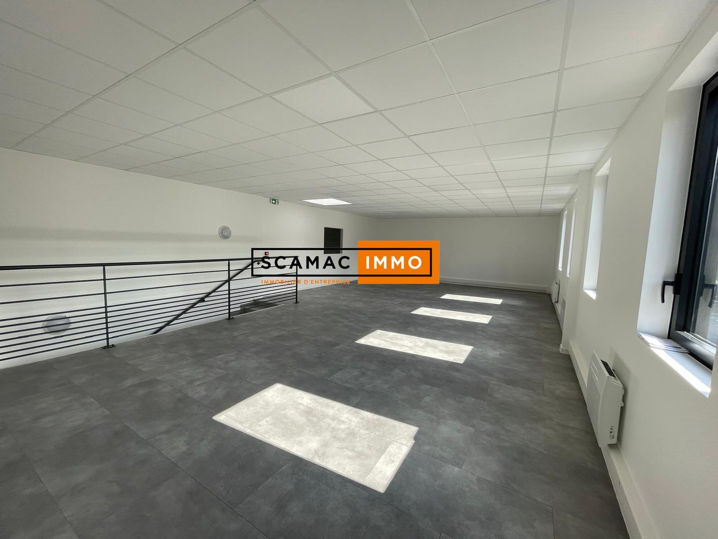 entrepôt de 886m², Flins-sur-Seine (Yvelines)