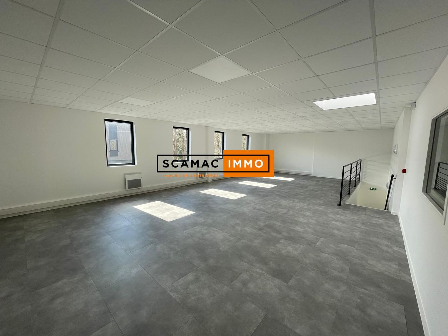 entrepôt de 886m², Flins-sur-Seine (Yvelines)