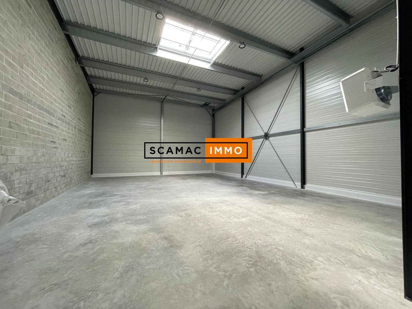 entrepôt de 886m², Flins-sur-Seine (Yvelines)