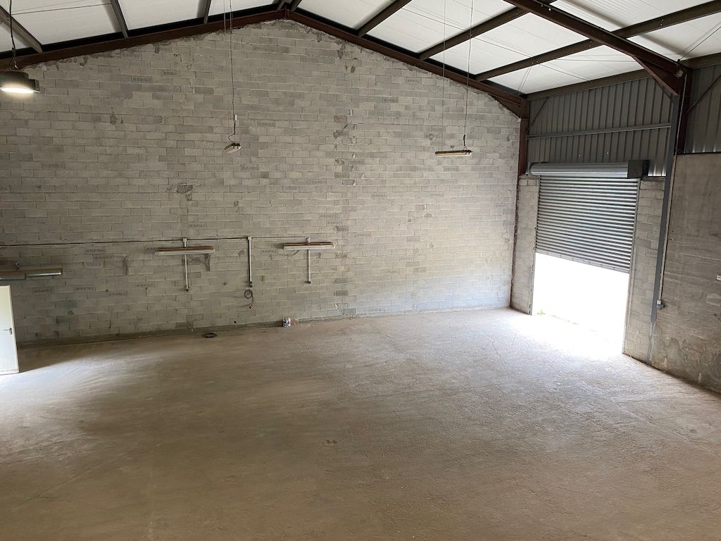 entrepôt de 366m², Gonfaron (Var)