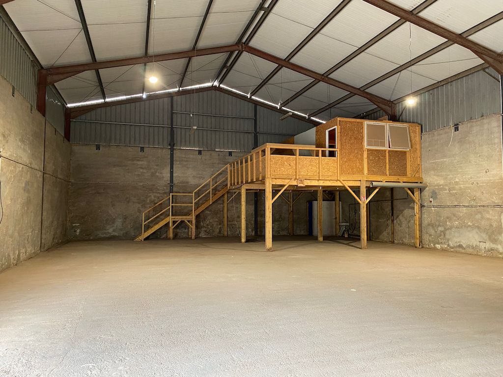 entrepôt de 366m², Gonfaron (Var)