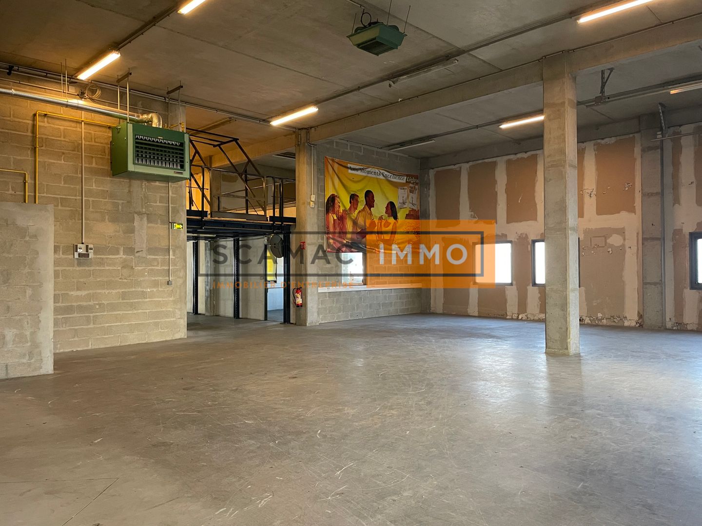 local d'activités de 959m², Villeneuve-la-Garenne (Hauts-de-Seine)