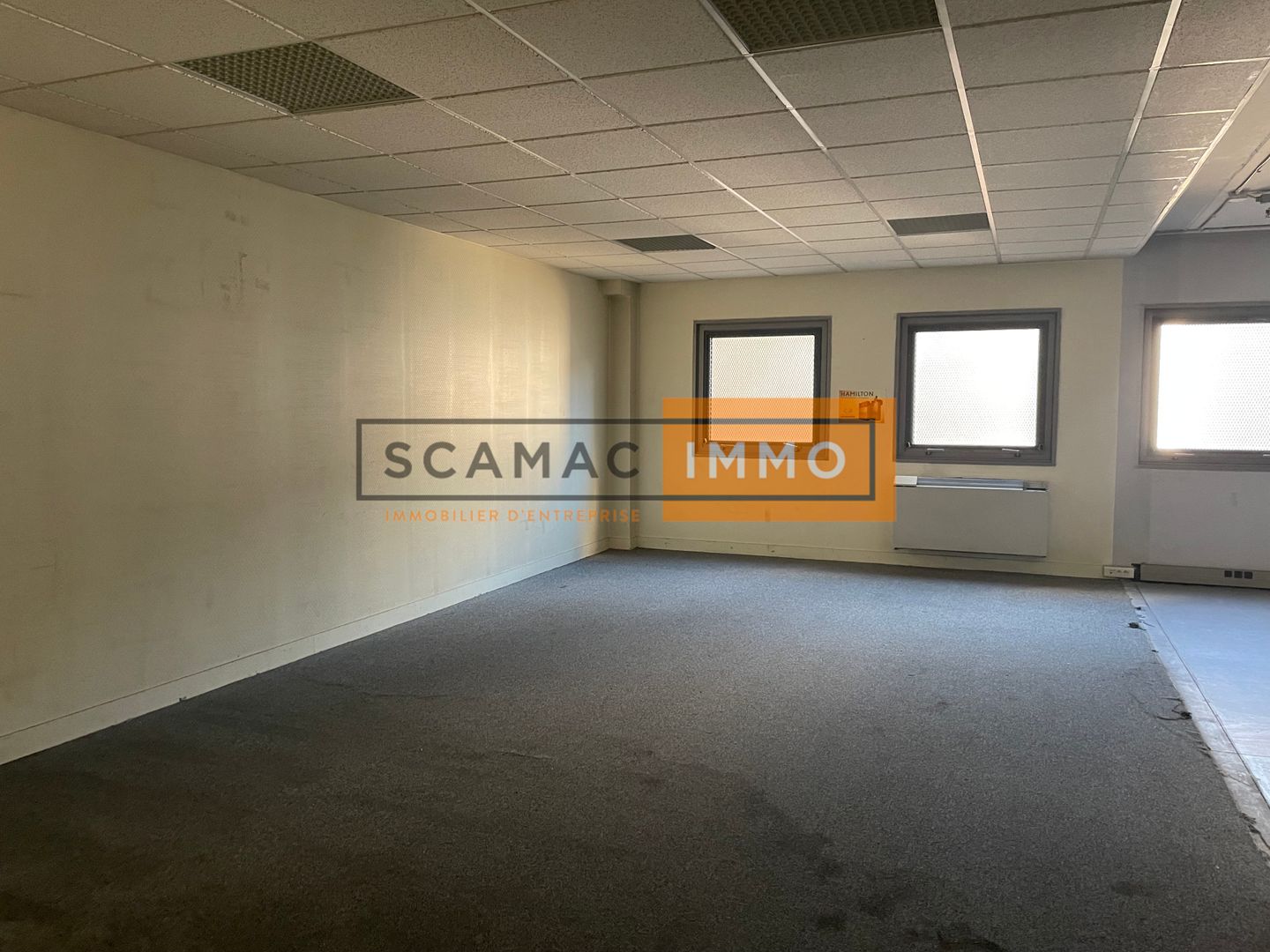 local d'activités de 959m², Villeneuve-la-Garenne (Hauts-de-Seine)