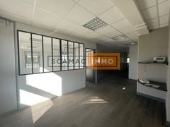 bureau de 692m², Villeneuve-la-Garenne (Hauts-de-Seine)