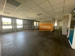 bureau de 692m², Villeneuve-la-Garenne (Hauts-de-Seine)