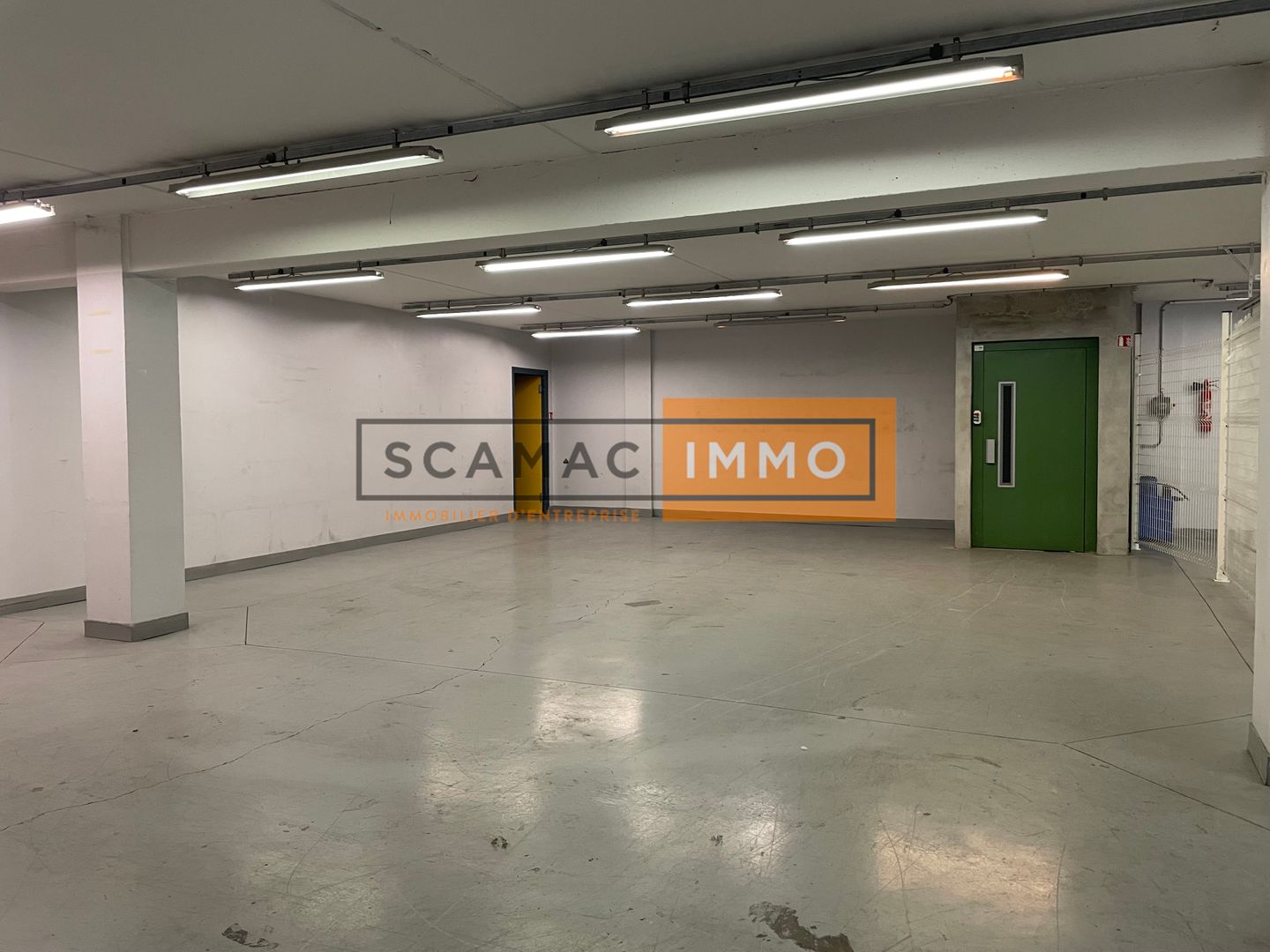 local d'activités de 824m², Villeneuve-la-Garenne (Hauts-de-Seine)