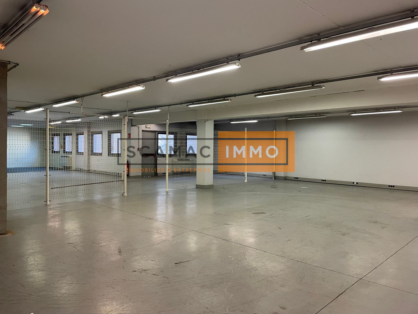 local d'activités de 824m², Villeneuve-la-Garenne (Hauts-de-Seine)