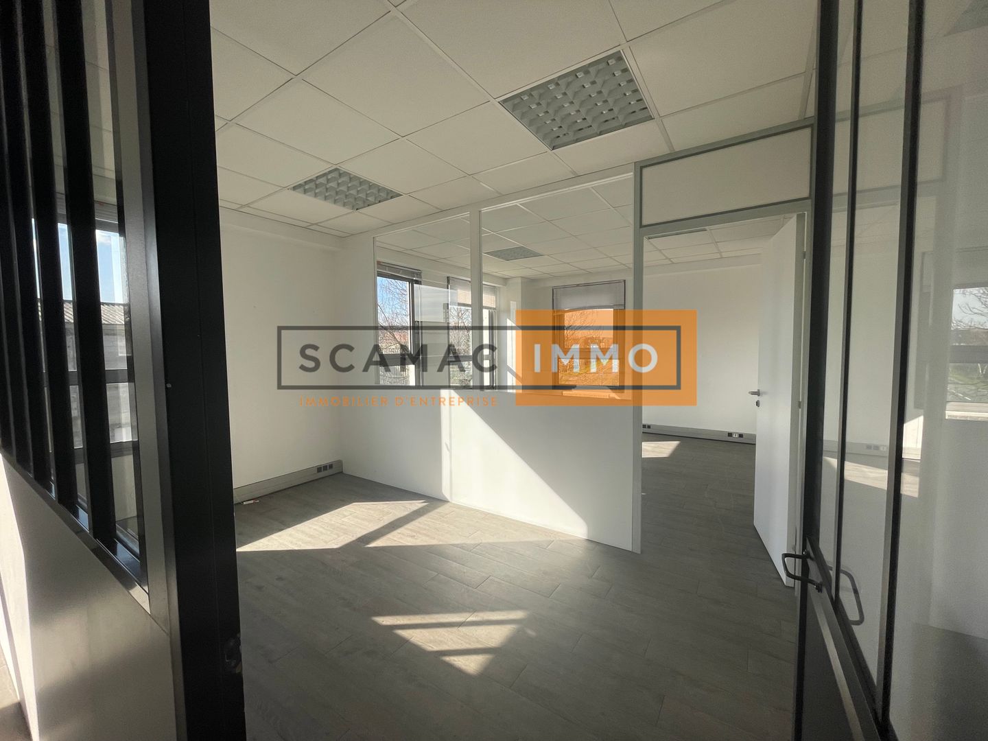 local d'activités de 824m², Villeneuve-la-Garenne (Hauts-de-Seine)