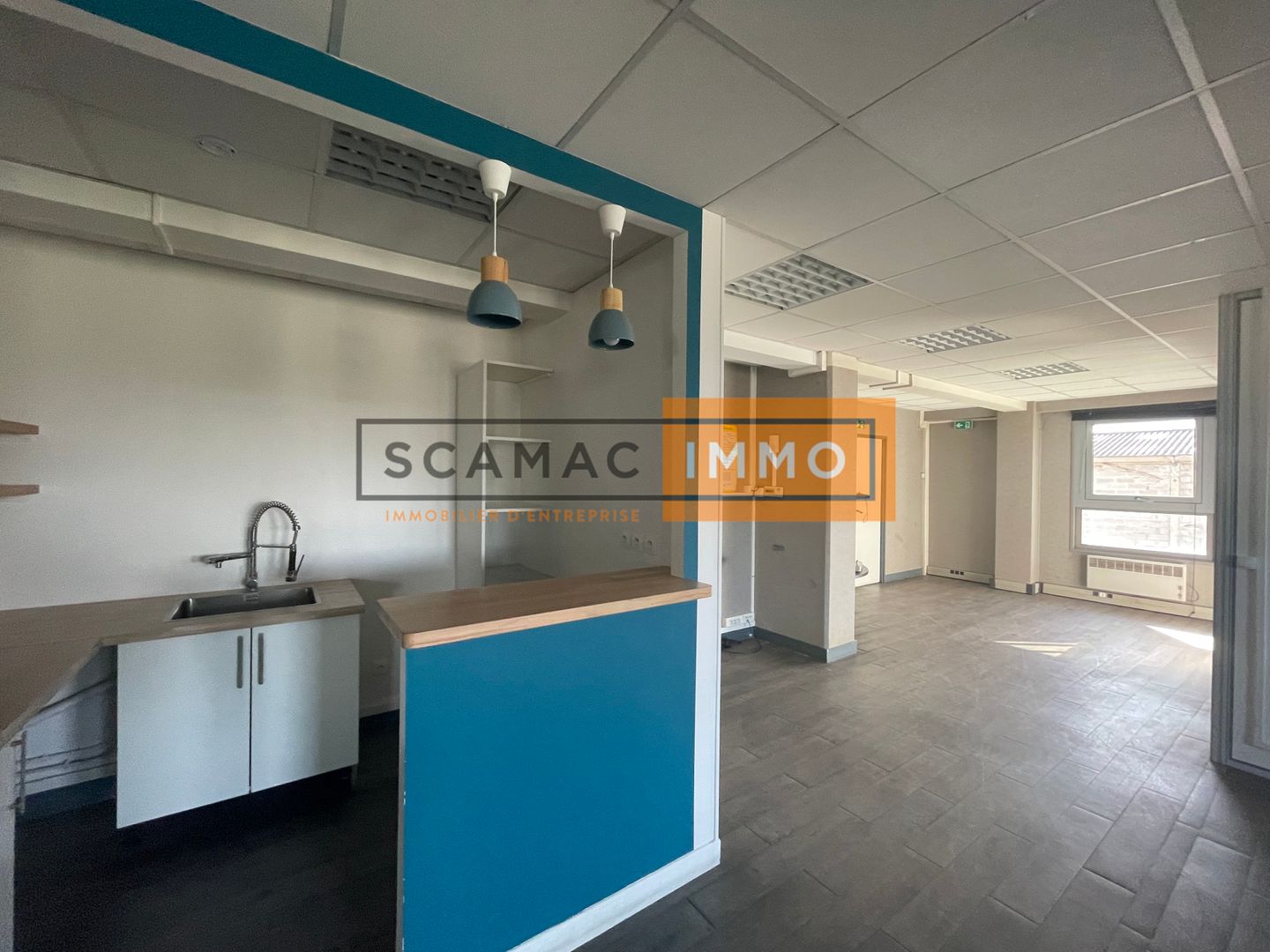 local d'activités de 824m², Villeneuve-la-Garenne (Hauts-de-Seine)