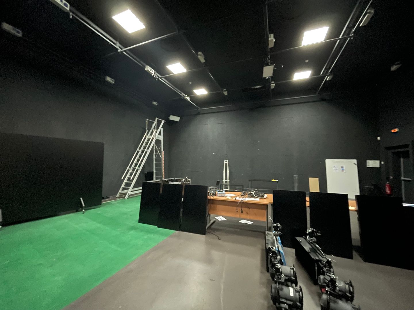 entrepôt de 757m², Ivry-sur-Seine (Val-de-Marne)