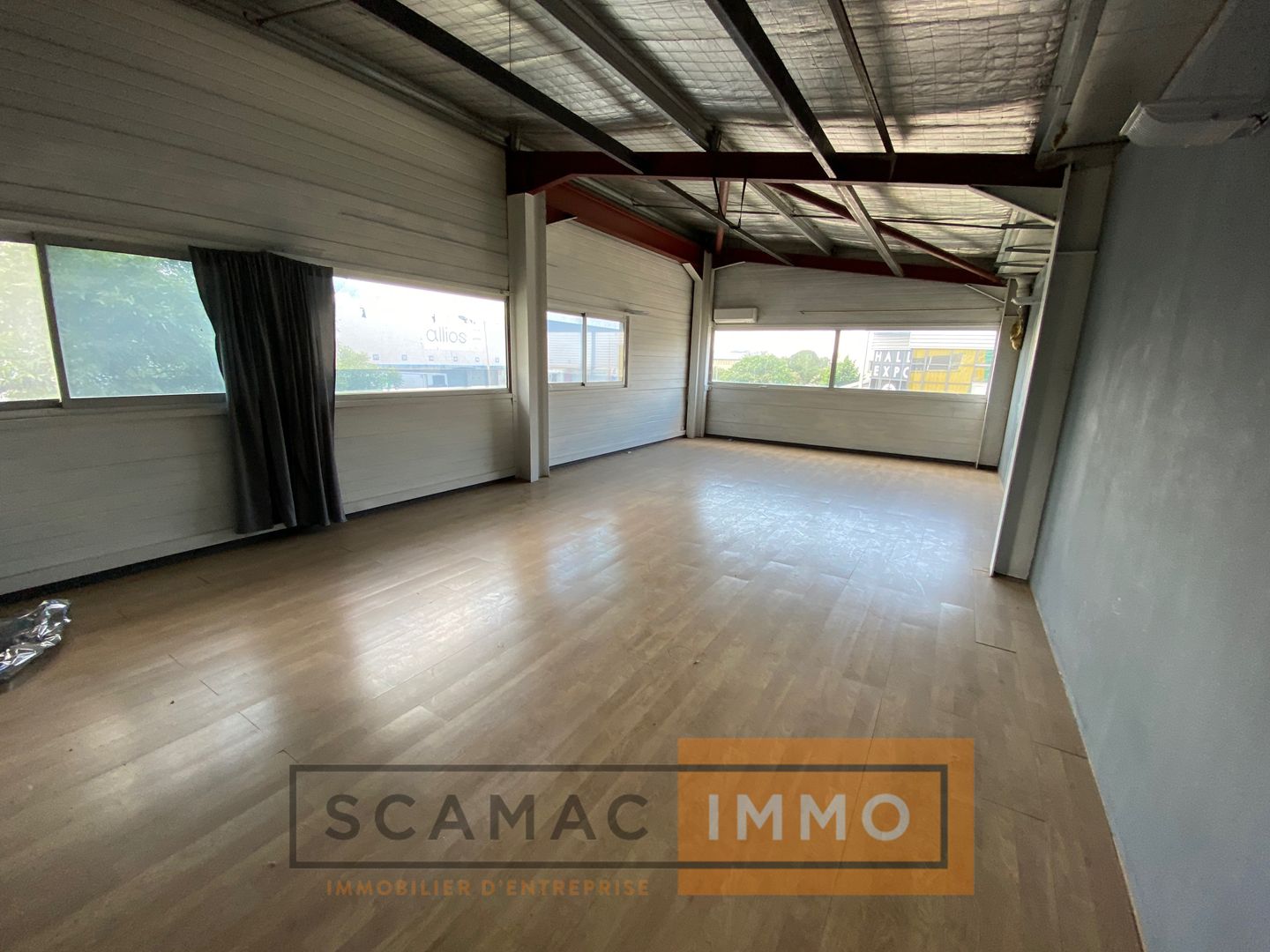 bureau de 152m², Marignane (Bouches-du-Rhône)