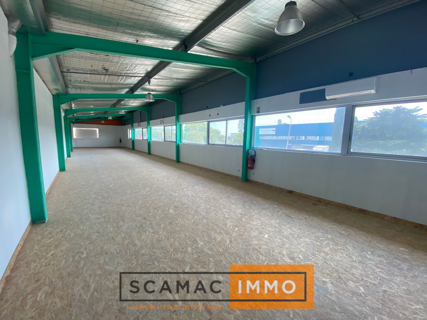 bureau de 152m², Marignane (Bouches-du-Rhône)