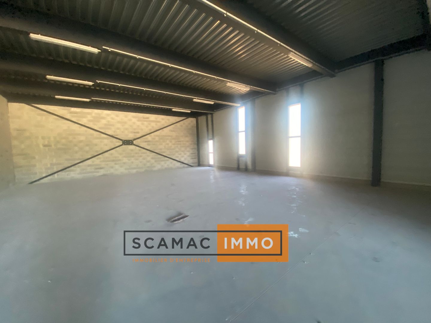 local d'activités de 578m², Rousset (Bouches-du-Rhône)