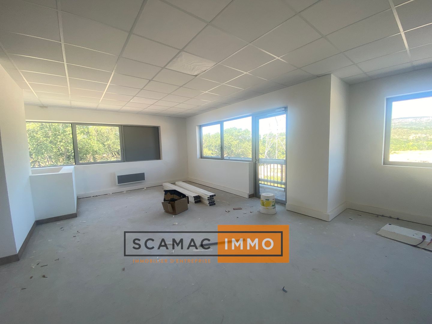 local d'activités de 578m², Rousset (Bouches-du-Rhône)