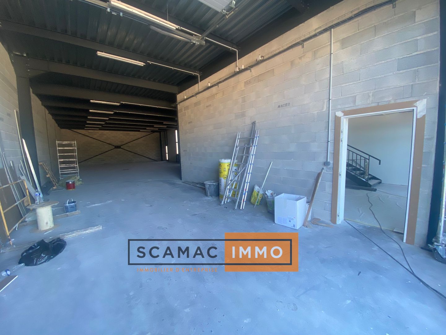 local d'activités de 578m², Rousset (Bouches-du-Rhône)