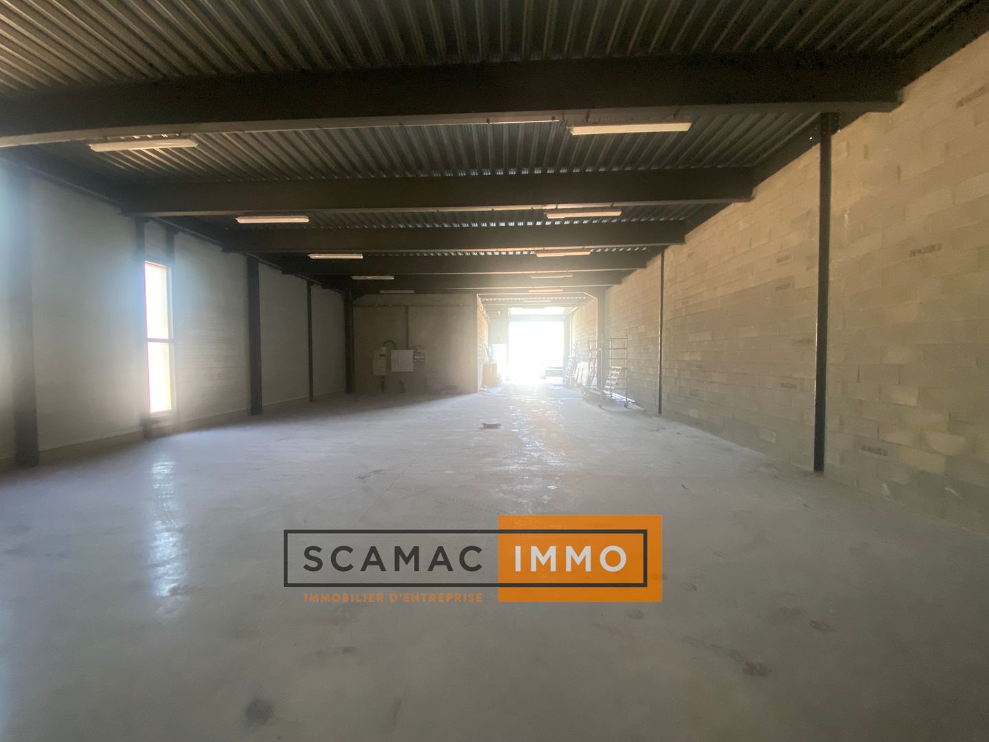 local d'activités de 578m², Rousset (Bouches-du-Rhône)